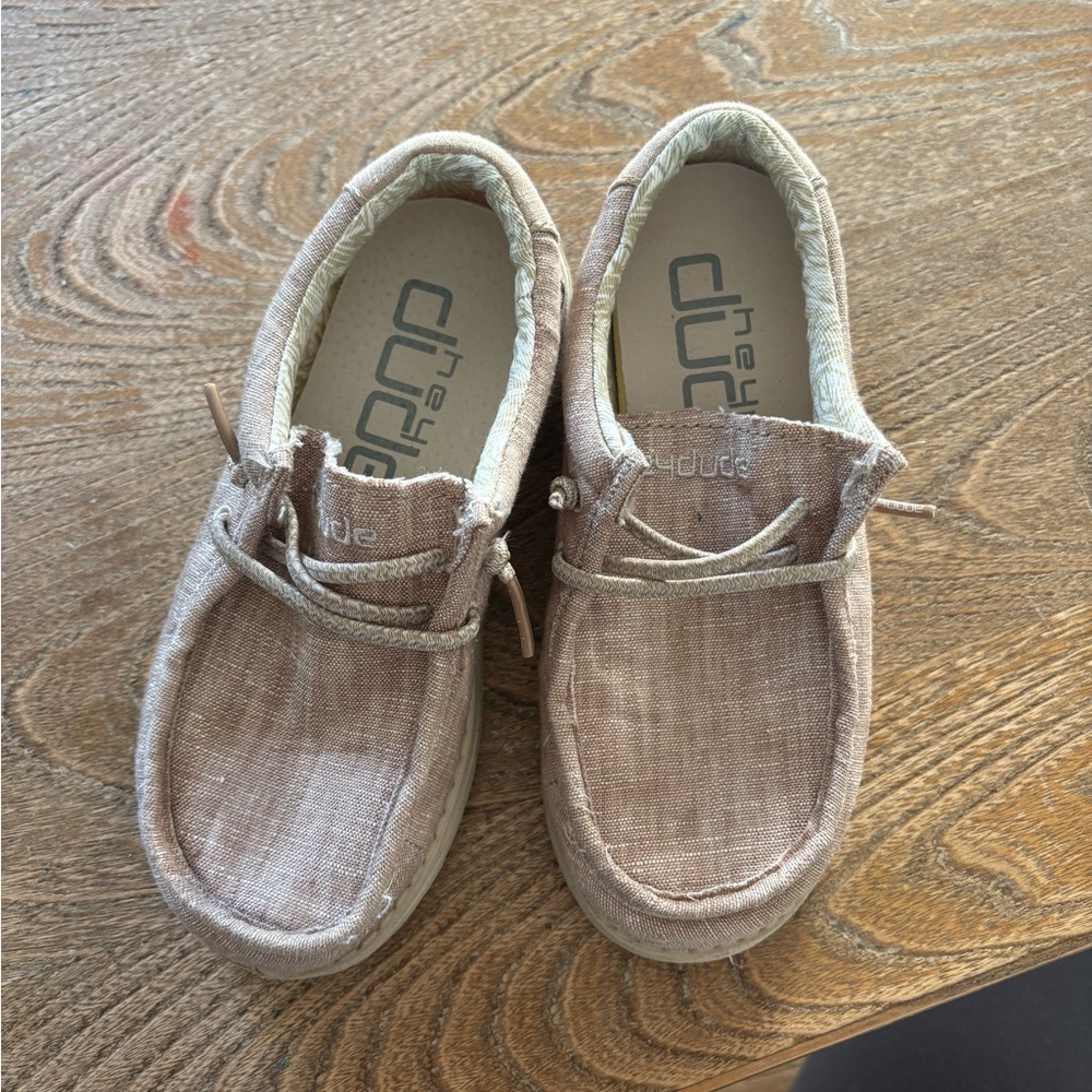 Hey Dudes good condition!